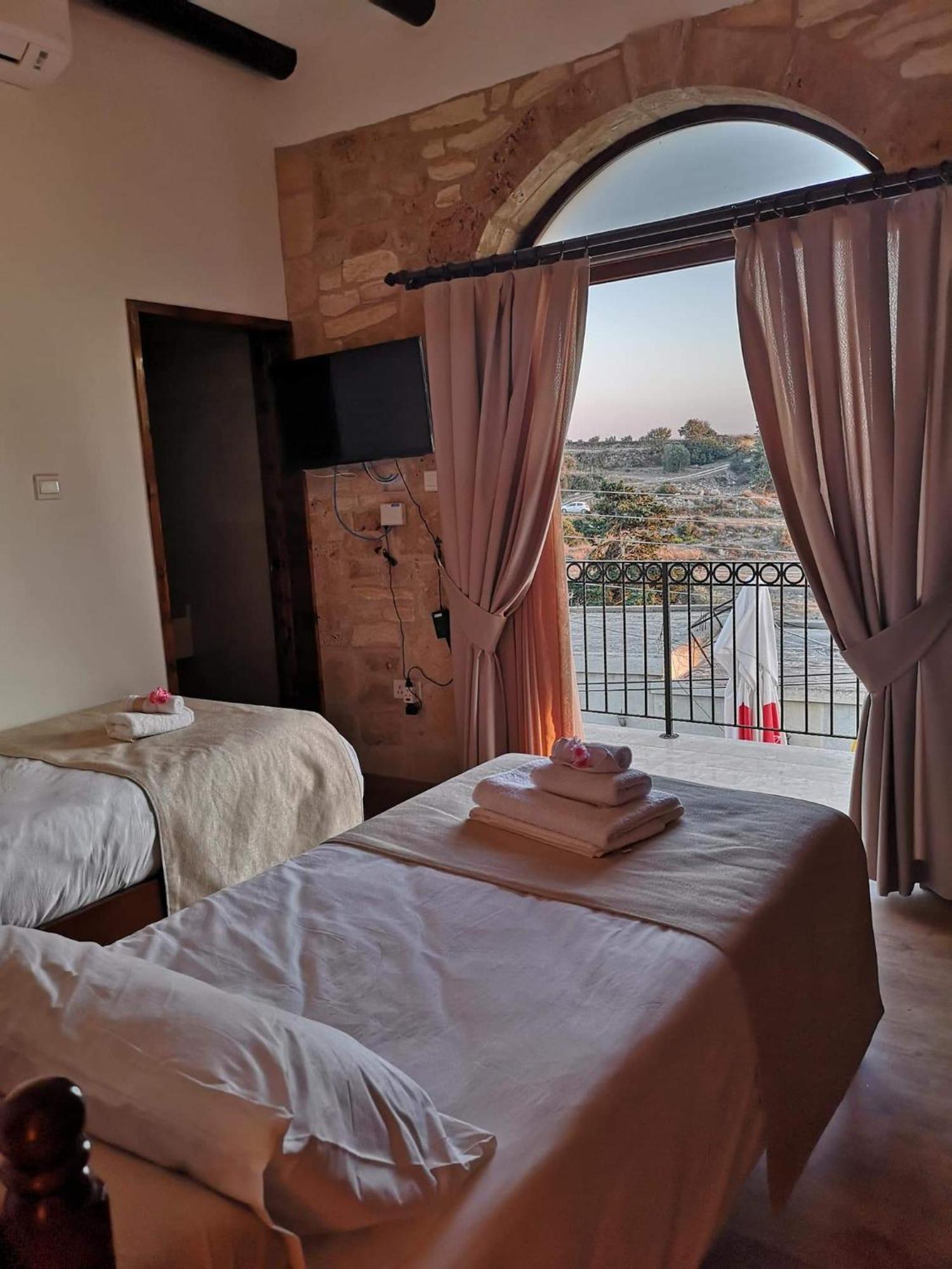Hanna Koumi Boutique Hotel Kormakiti Номер фото